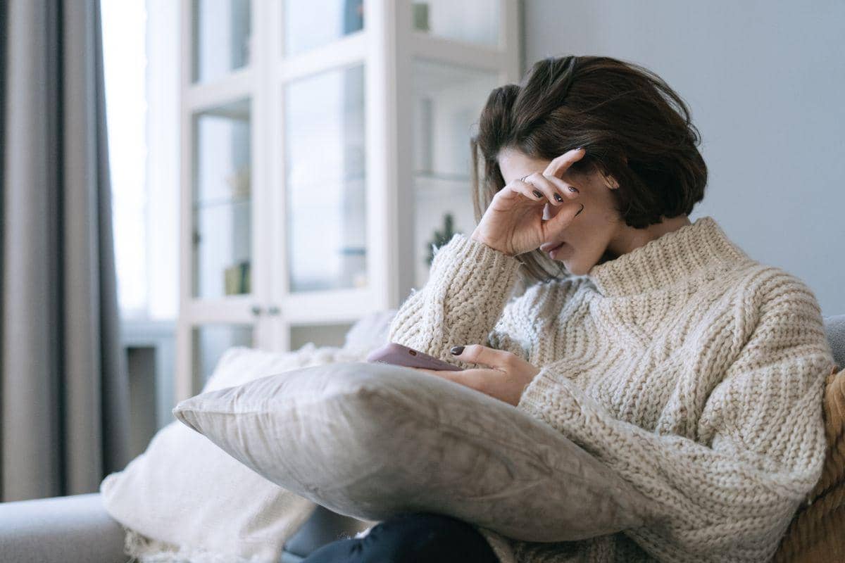 4 Cara Mencegah Compassion Fatigue akibat Sering Lihat Berita Duka