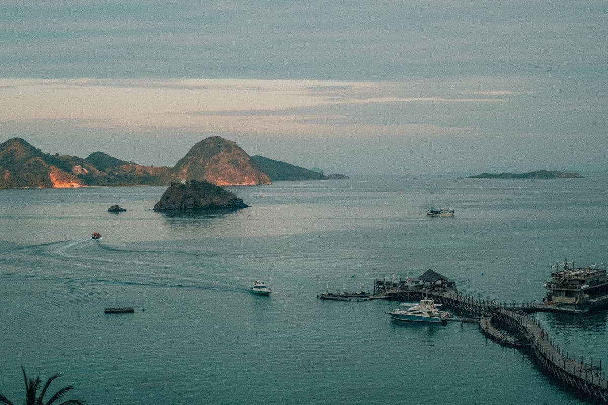 Apakah Pulau Komodo dan Labuan Bajo Itu Sama? Ini Bedanya!