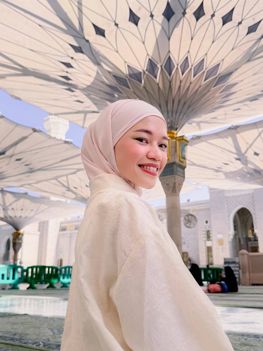 Ummi Quary saat di masjid Nabawi