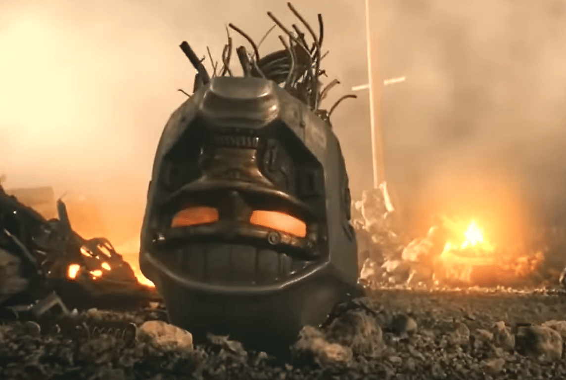 Kepala robot Sentinel berukuran besar tampak di ruang Danger Room dalam adegan film X-Men: The Last Stand.