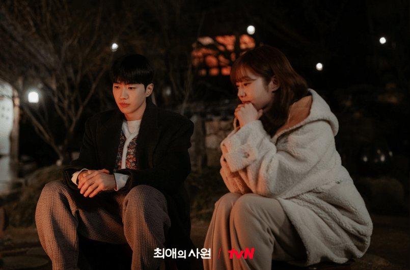 Cuplikan drama My Bias, My Boss produksi tvN dalam tangkapan layar promosi dari serial tersebut.