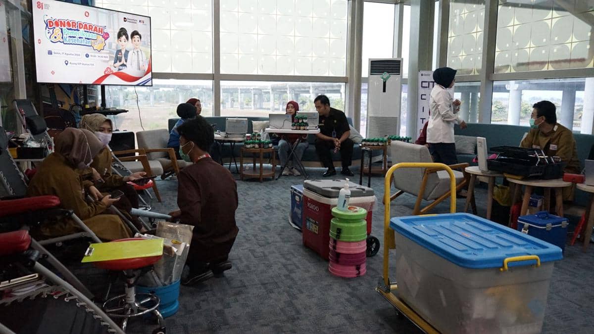 HUT ke-81 RI, KAI Bandara Gelar Kegiatan Sosial Bagi Penumpang