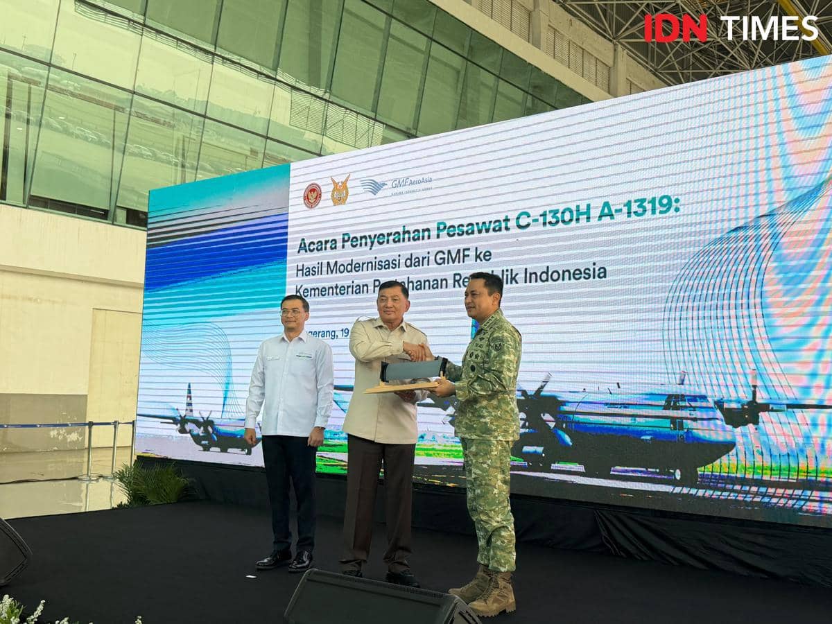 Kementerian Pertahanan (Kemenhan) menyerahkan pesawat Hercules C-130 A-1319 yang telah dimodernisasi GMF AeroAsia kepada TNI Angkatan Udara