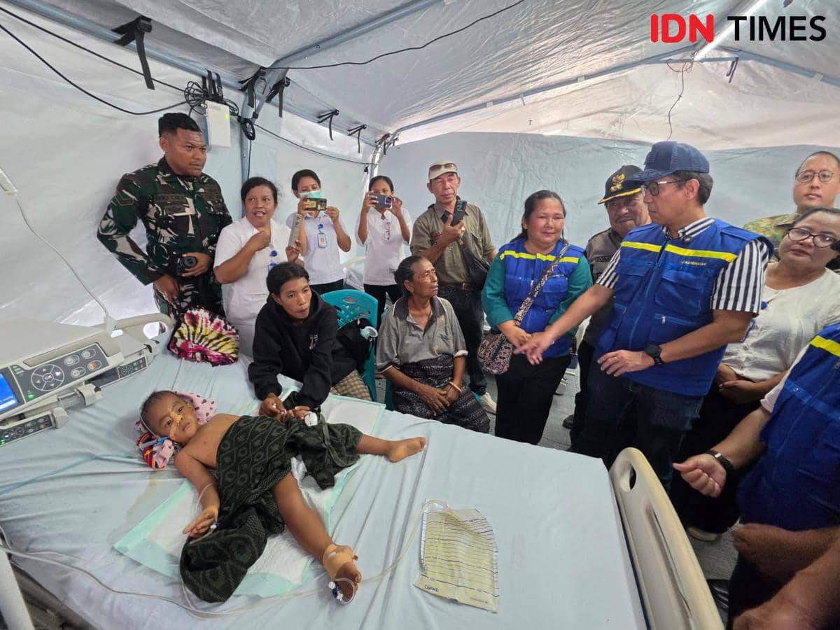 Menkes Budi Cek Dua RS Lapangan untuk Korban Gempa NTT