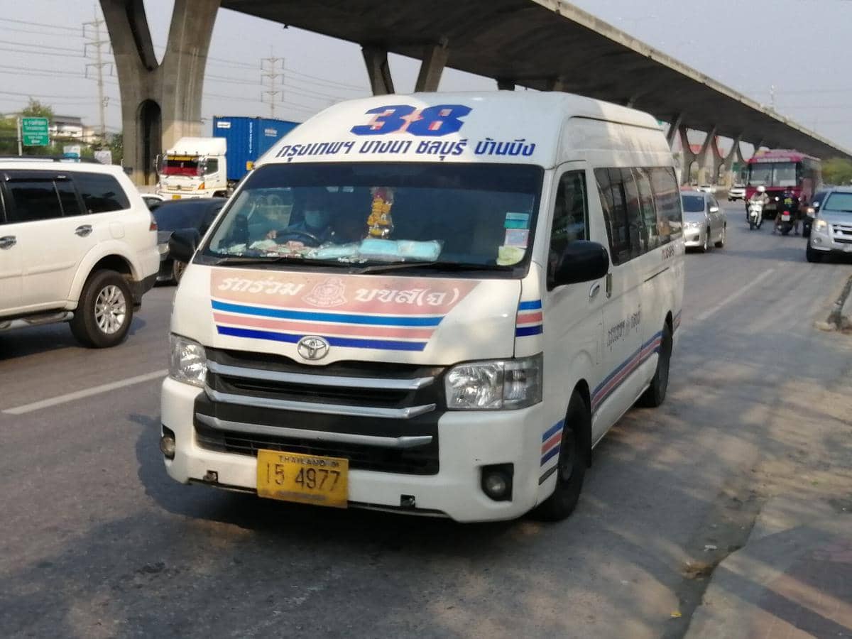 potret minivan di Thailand