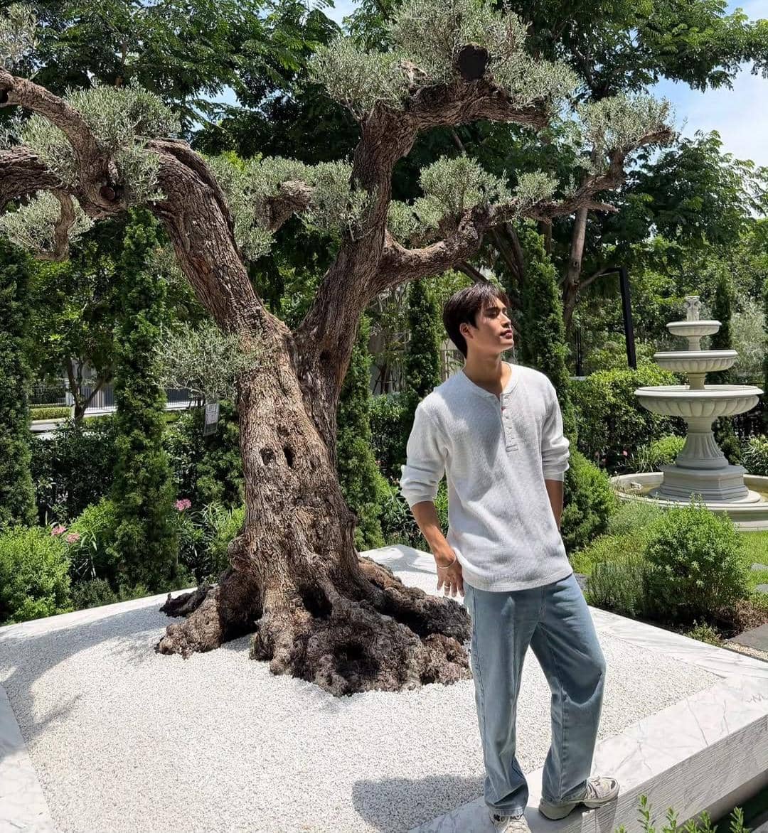 style atasan putih Gemini Norawit