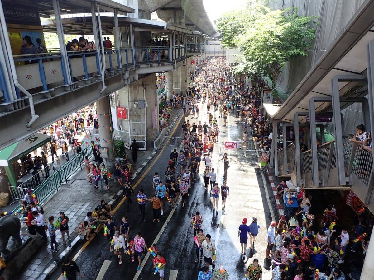 ilustrasi suasana Festival Songkran