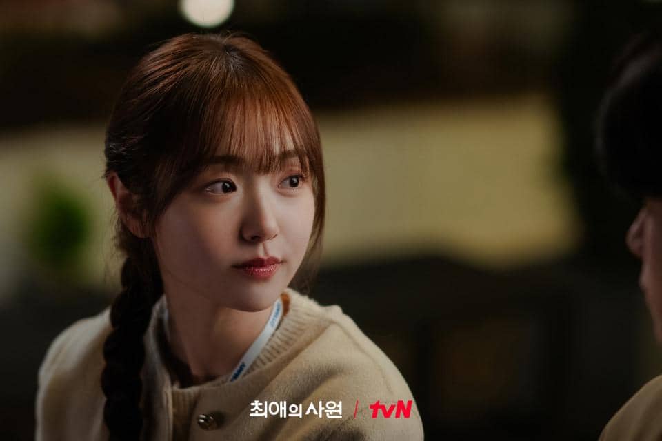 Potongan adegan drama My Bias, My Boss produksi tvN yang dirilis sebagai materi promosi resmi serial tersebut.