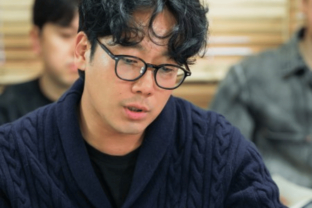 Para pemeran drama Korea A Love Other Than Yours dalam foto promosi resmi untuk serial produksi KBS.
