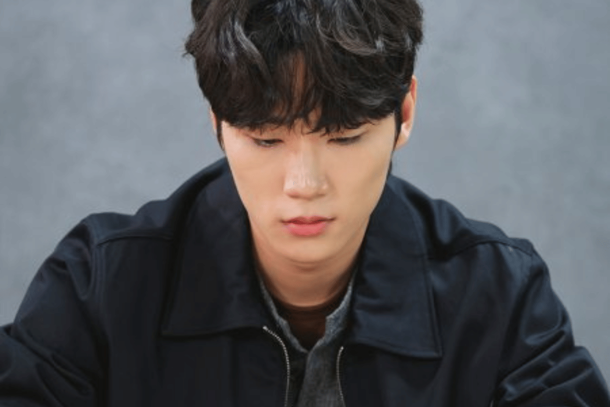 Para pemeran drama Korea A Love Other Than Yours berpose dalam materi promosi resmi yang dirilis KBS.
