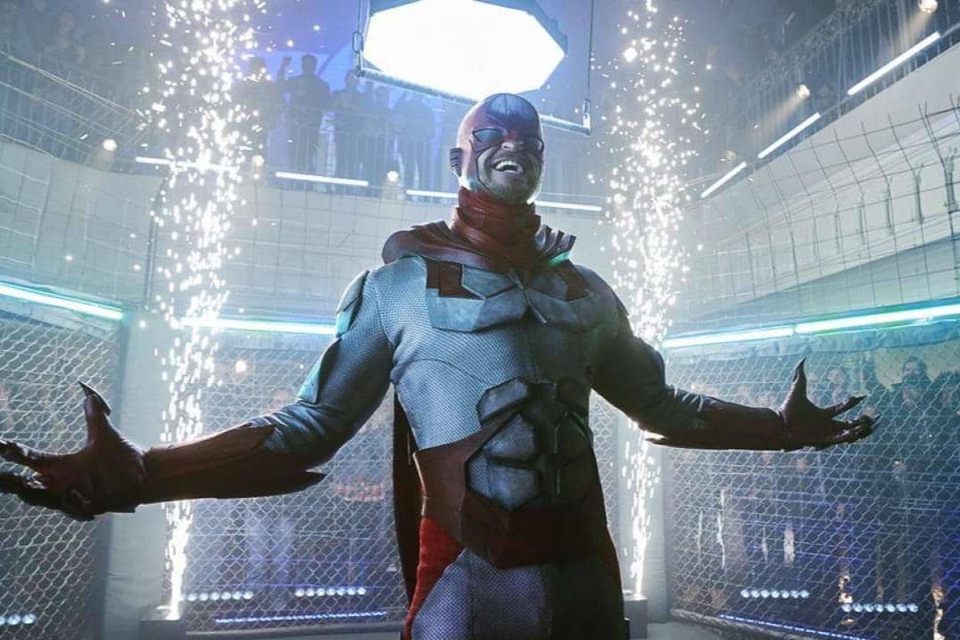 Alan Ritchson dalam serial Titans