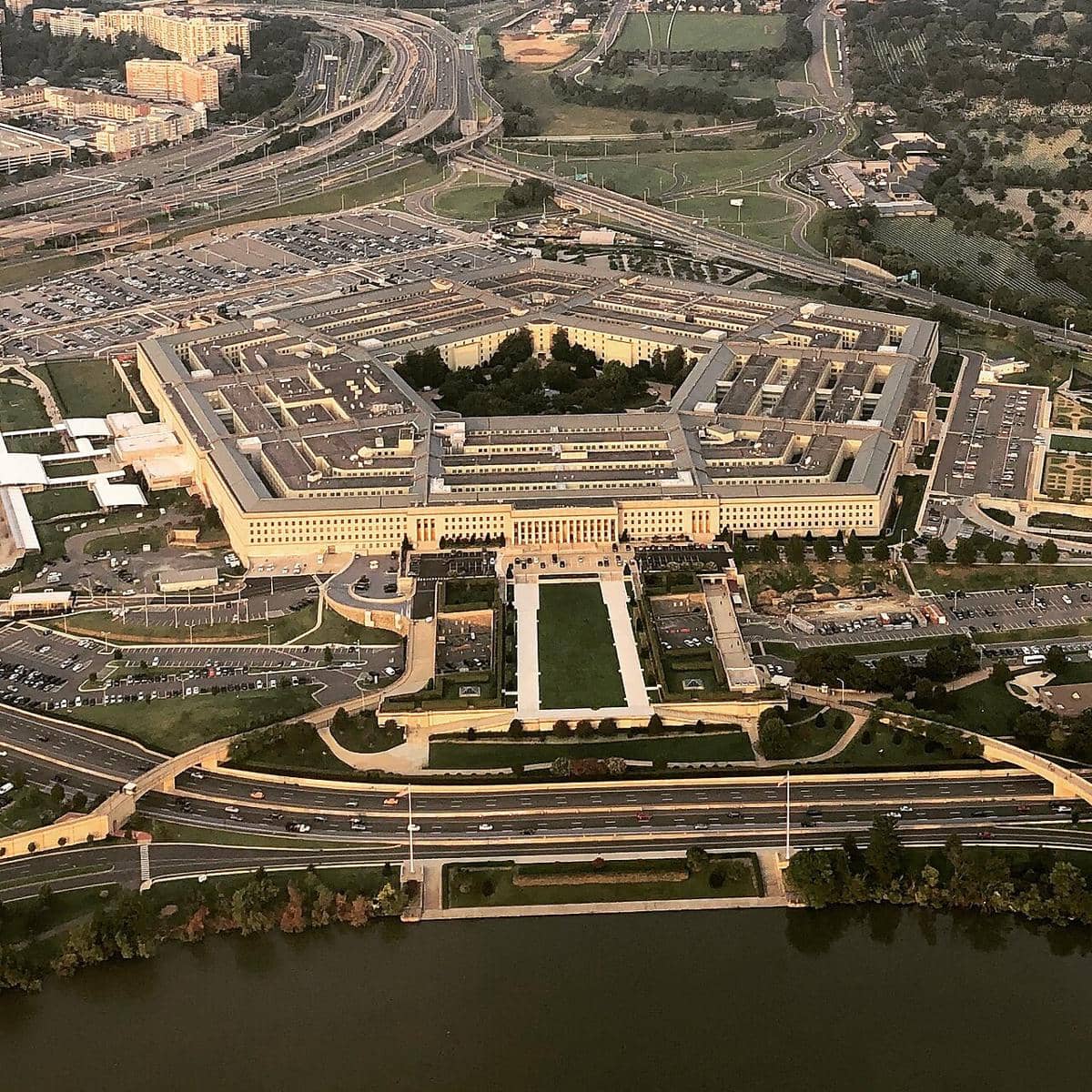 Pentagon Kaji Pengurangan Pasukan Militer AS di Kawasan Teluk Persia