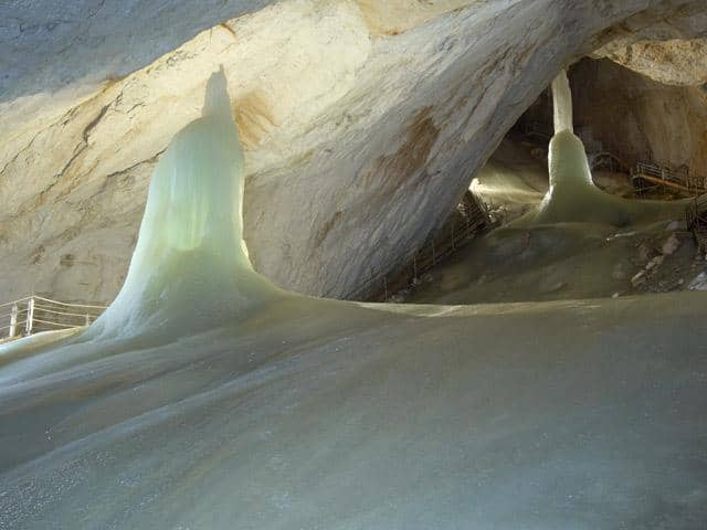 formasi es alami di Eisriesenwelt