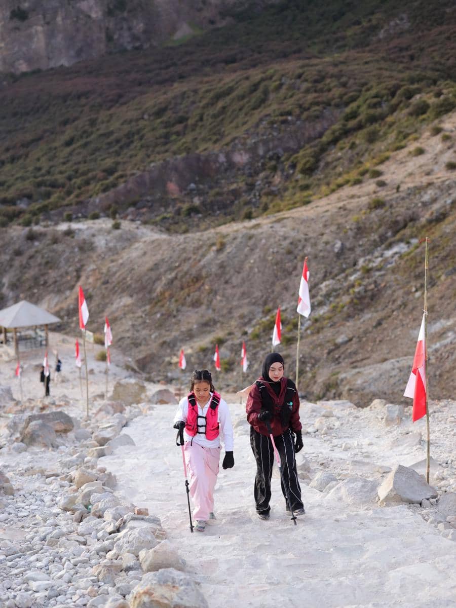 Ria Ricis Mendaki Gunung, Keponakan Sempat Muntah-muntah (instagram.com/riaricis1795)