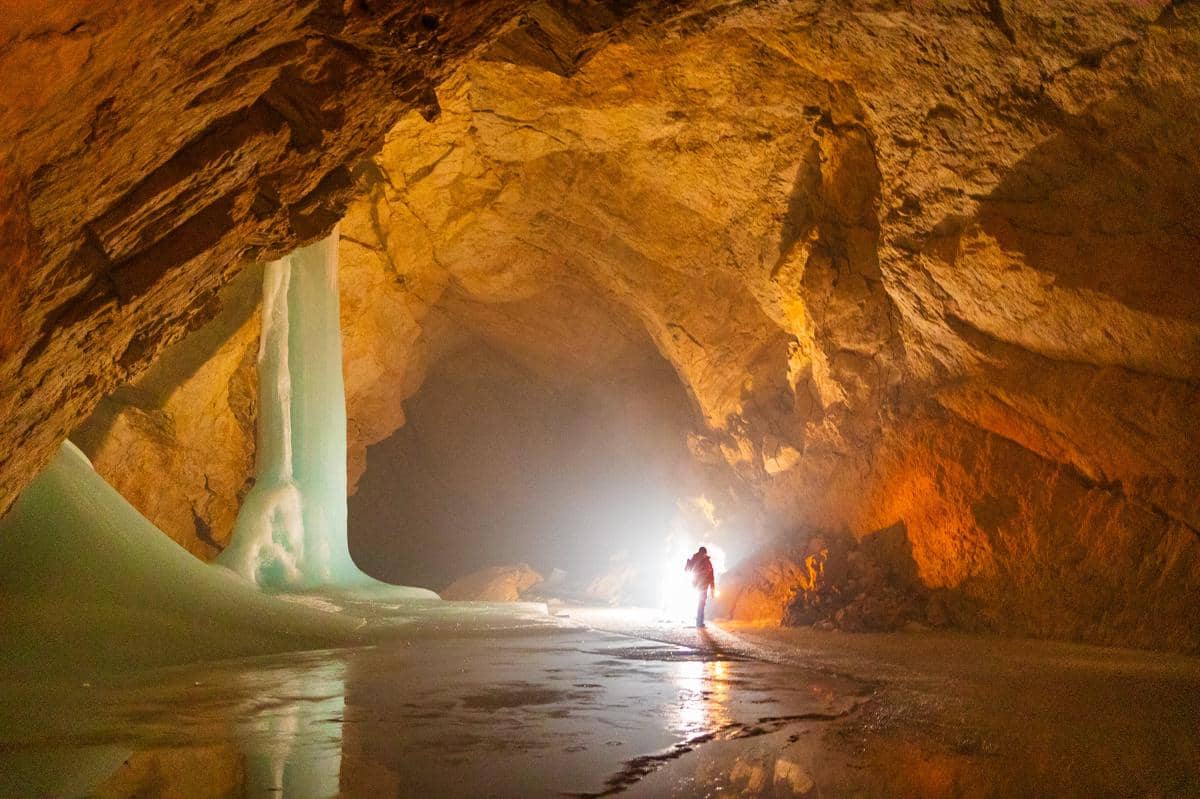 5 Fakta Menarik Eisriesenwelt, Gua Es Terbesar di Dunia