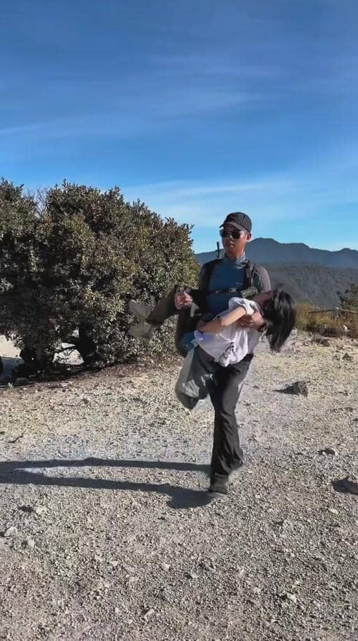 Ria Ricis Mendaki Gunung, Keponakan Sempat Muntah-muntah (instagram.com/riaricis1795)