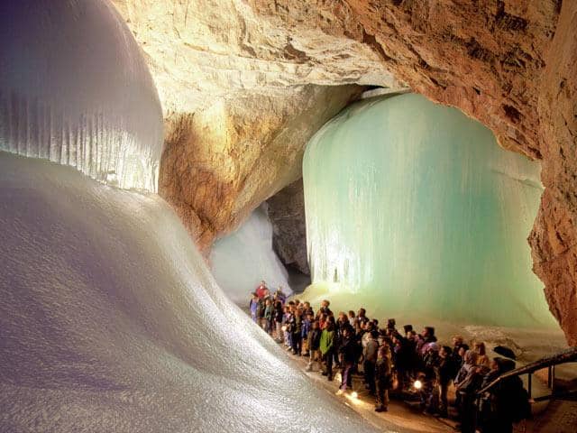 bagian dalam gua Eisriesenwelt