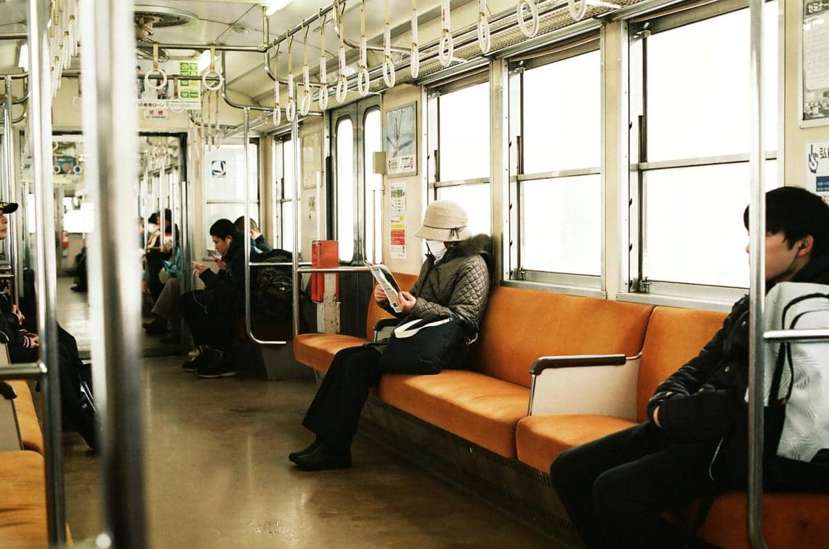para penumpang kereta api