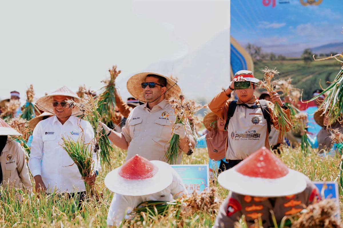 Anggota DPR Apresiasi Polri Libatkan Petani Dalam Panen Raya di Sembalun