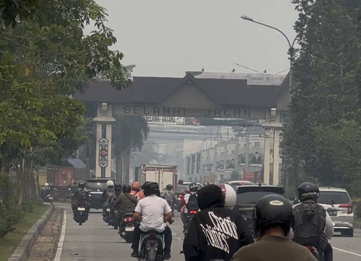 Gak Mempan Meski Diguyur Hujan, Kabut Asap Kiriman Masih Selimuti Pontianak