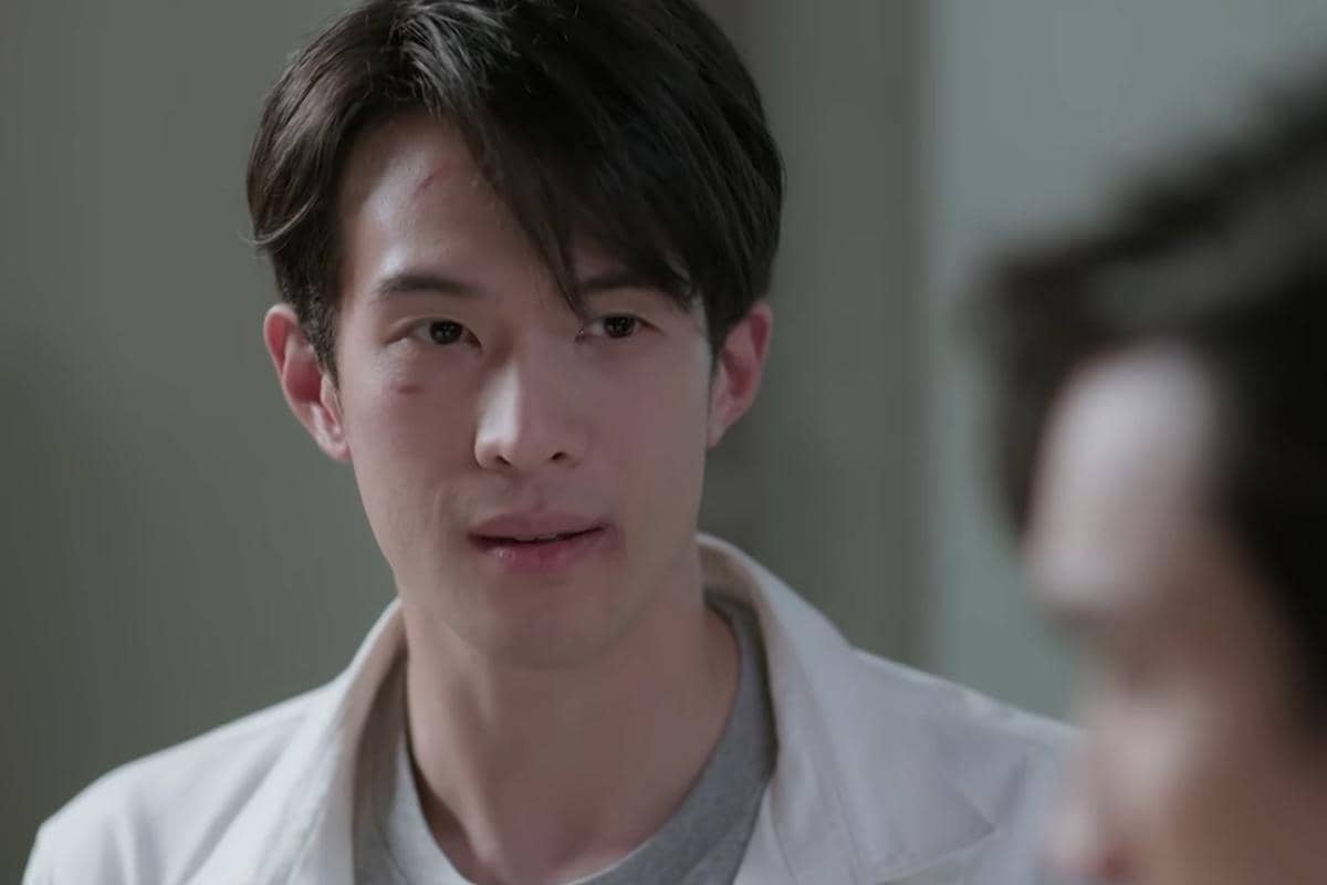 Cuplikan adegan dari drama Brothers produksi Ch3 Thailand dalam materi promosi resmi serial yang dirilis.