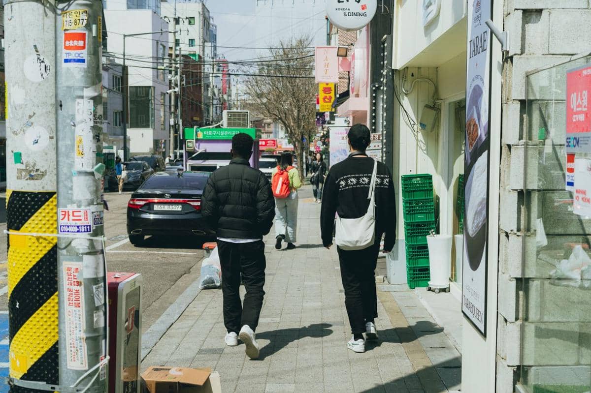 Seoul Punya Masalah Baru: Trotoar Tak Lagi Nyaman untuk Pejalan Kaki