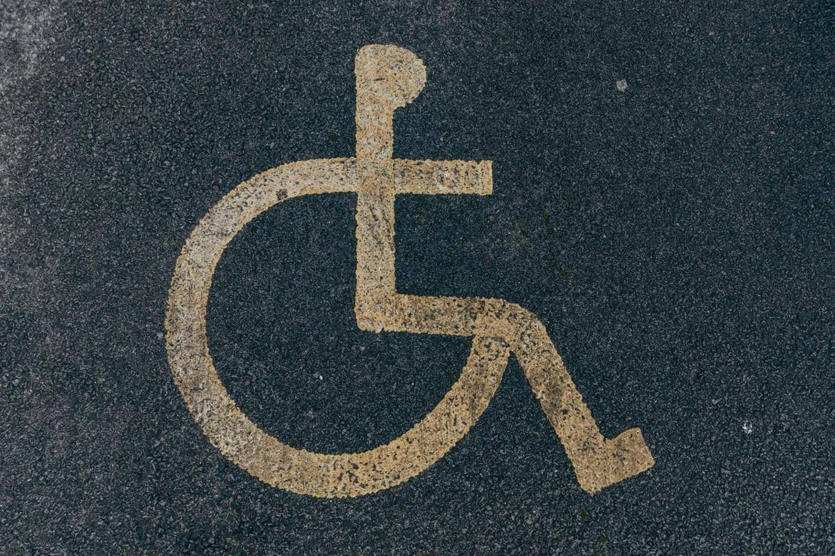 ilustrasi penyandang disabilitas, kursi roda