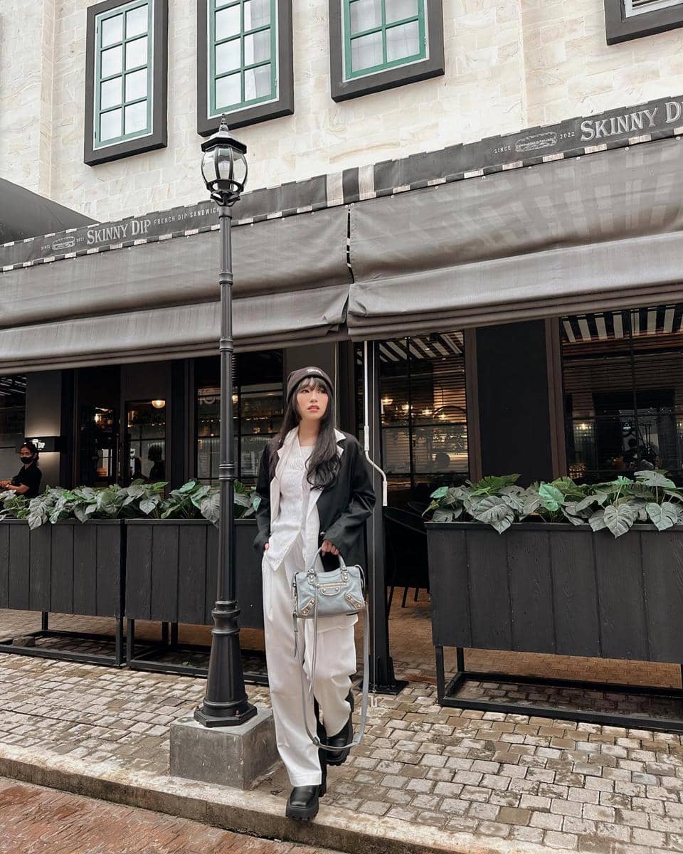 Stella Ou Yang dalam unggahan visual yang dikaitkan dengan akun Instagram miliknya, @stellaouyang.