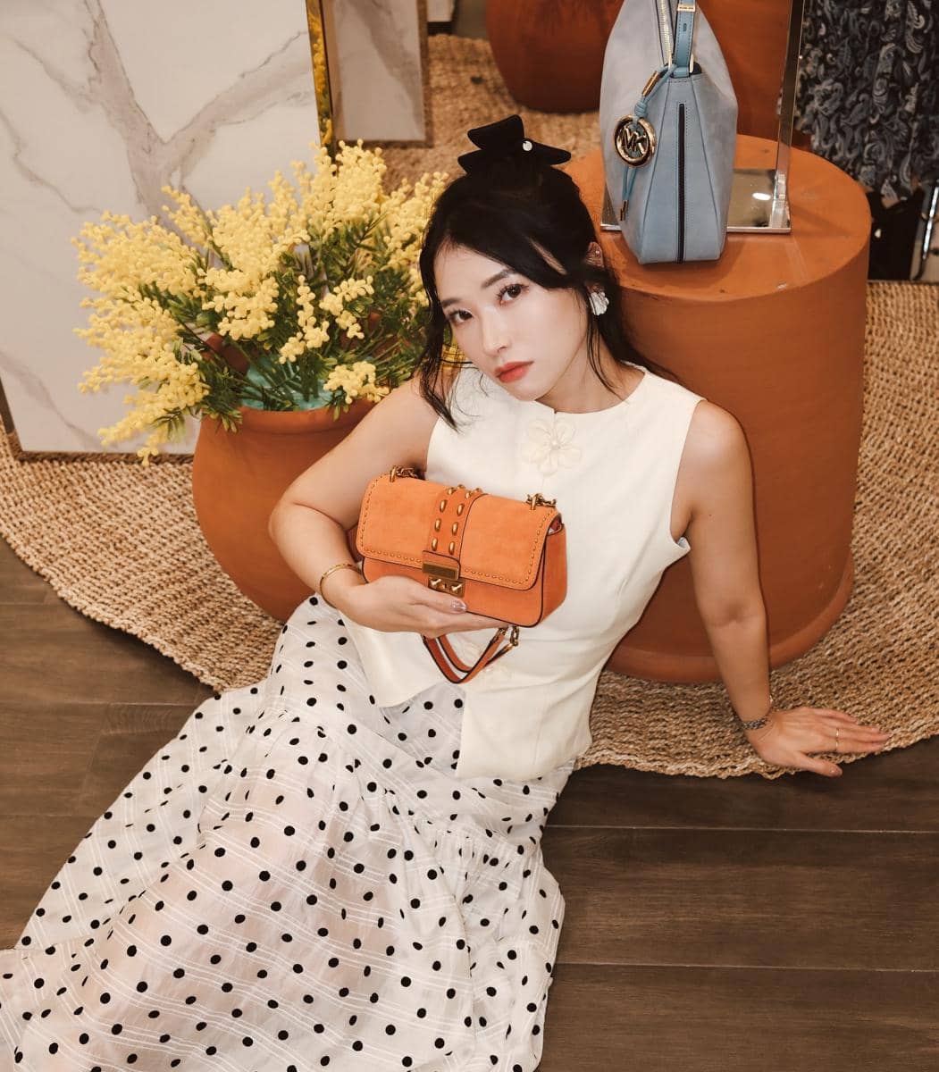 Potret Stella Ou Yang yang dibagikan melalui akun Instagram @stellaouyang, sesuai keterangan sumber yang tercantum.