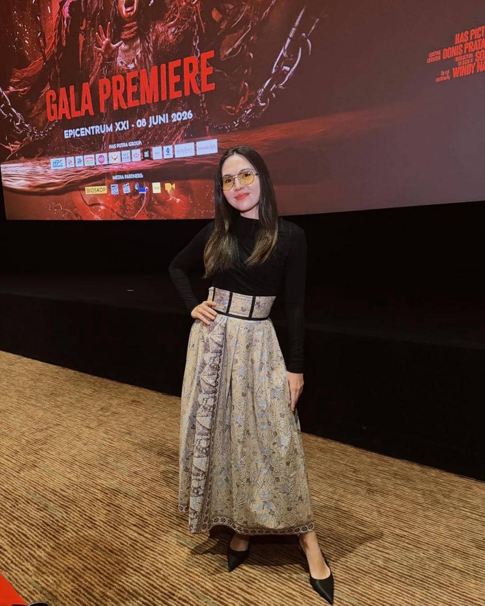 11 Inspirasi Gaya Berbatik ala Olivia Jensen, Anggun!