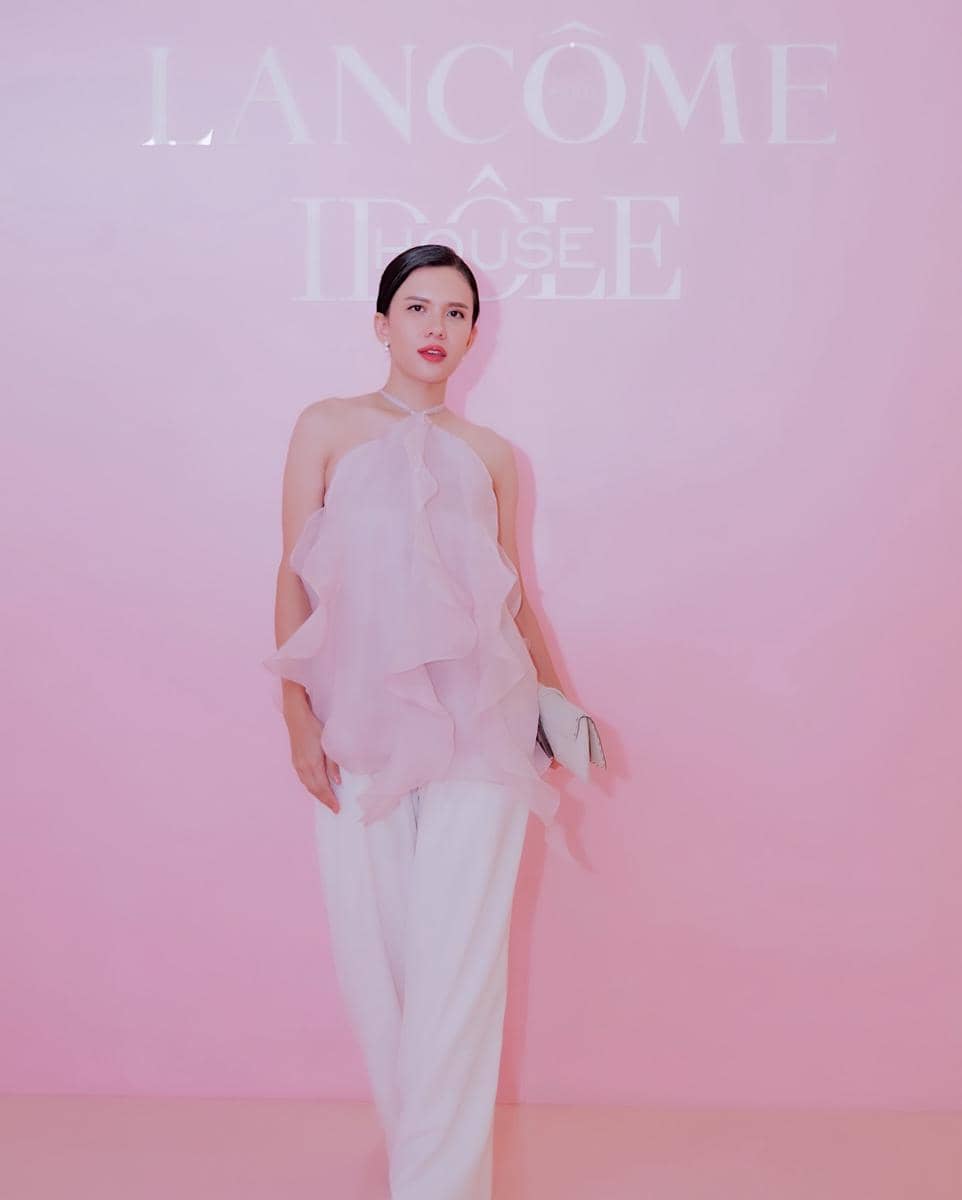 Michelle Joan berpose dalam potret yang diunggah melalui akun Instagram pribadinya, @michellejoan_, secara resmi.