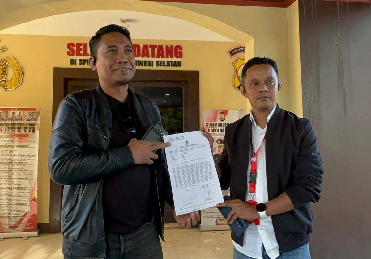 Muhammad Basri alias Ombas atau Basri Kajang melaporkan Pansus Hak Angket DPRD Kabupaten Gowa ke Polda Sulawesi Selatan. (Dok. Istimewa)