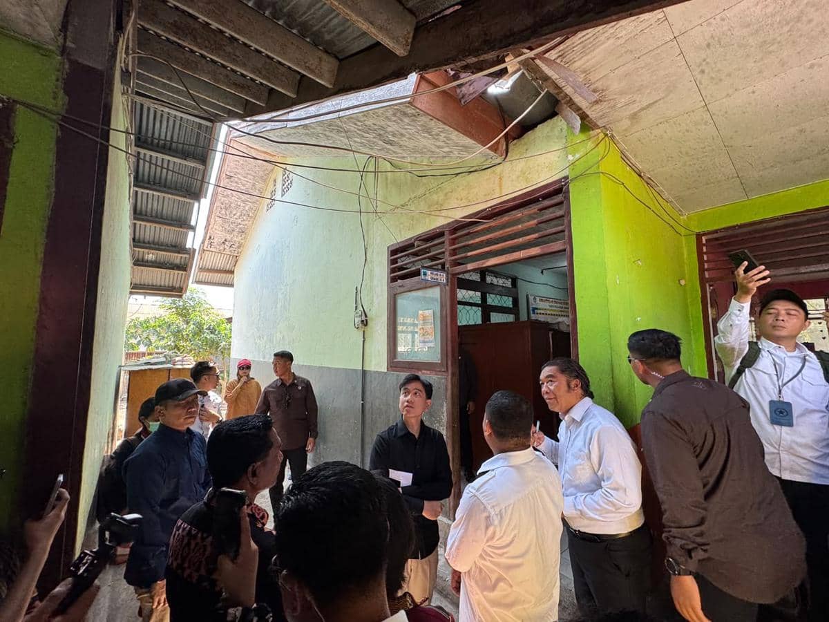 Wakil Presiden (Wapres) RI, Gibran Rakabuming, mengunjungi SD Inpres LXXVI Wairklau, Kabupaten Sikka, Nusa Tenggara Timur (NTT), Kamis (20/8