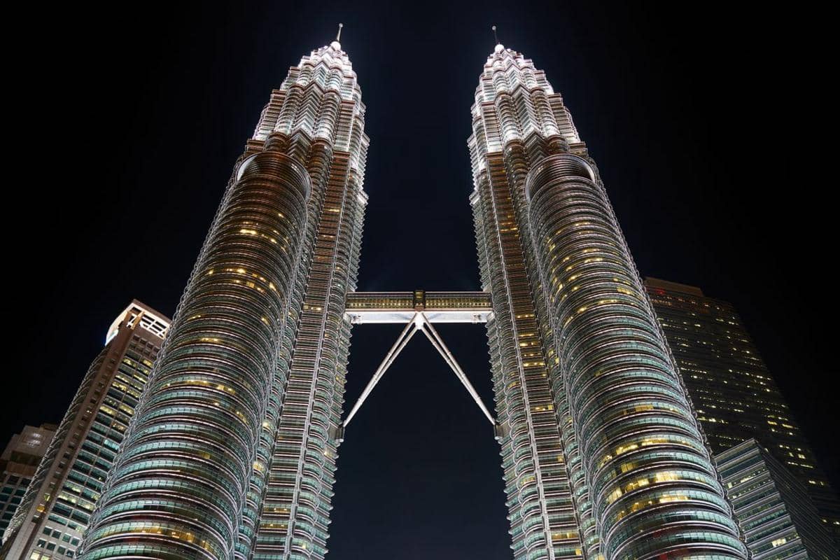 ilustrasi Menara Kembar Petronas