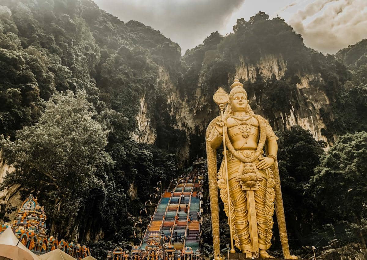 ilustrasi pemandangan Batu Caves