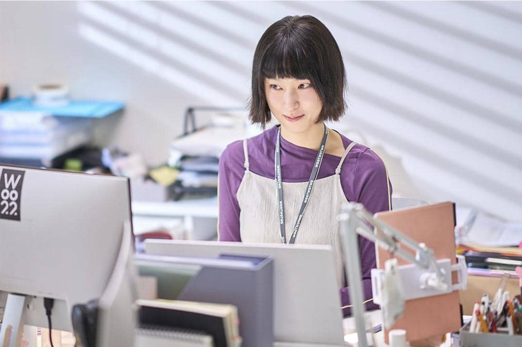 Cuplikan gambar adegan dari film The Intern dalam unggahan akun Instagram resmi Warner Bros. Korea.