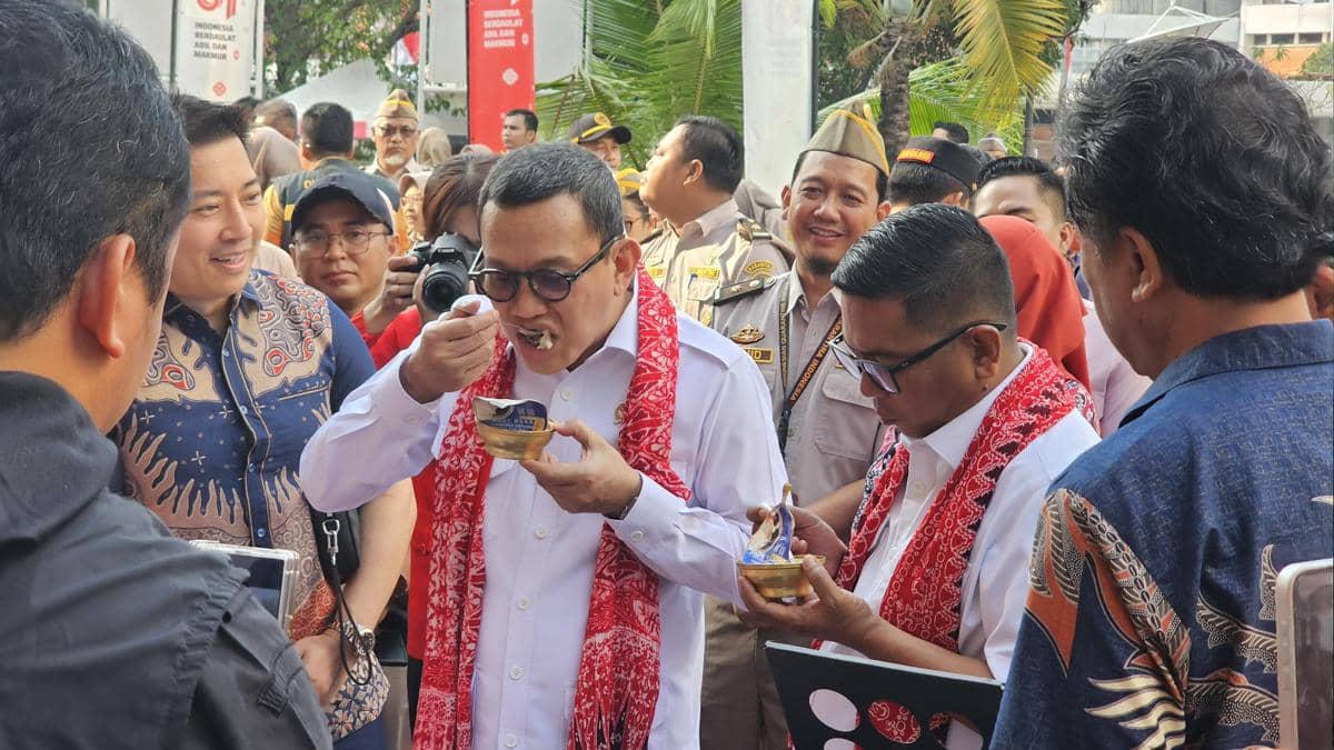 Kepala Barantin Banten, Abdul Kadir Karding dan Gubernur Banten, Andra Sono melepas ekspor komoditi unggulan asal Banten