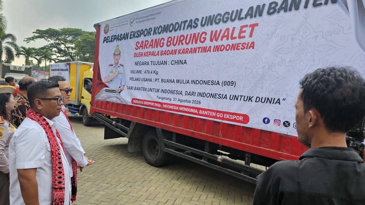Kepala Barantin Banten, Abdul Kadir Karding dan Gubernur Banten, Andra Sono melepas ekspor komoditi unggulan asal Banten