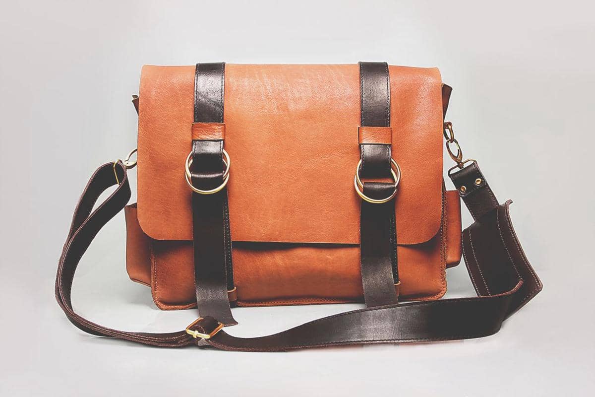 ilustrasi tas messenger