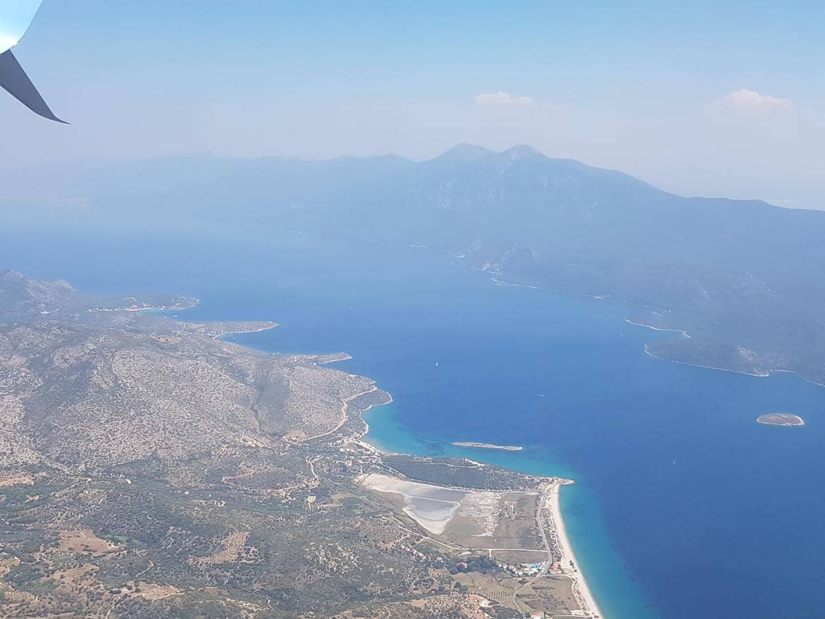 Selat Mykale memisahkan daratan Pulau Samos dengan Asia Kecil