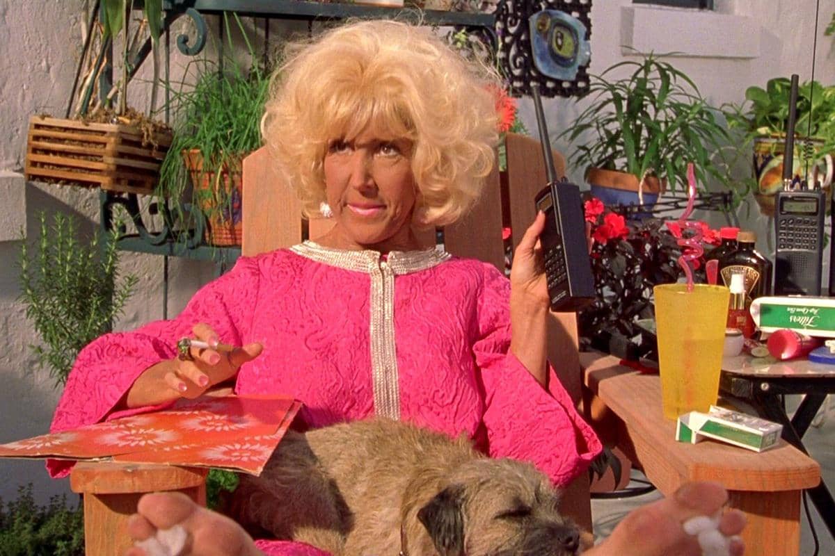 Lin Shaye dalam film There's Something About Mary