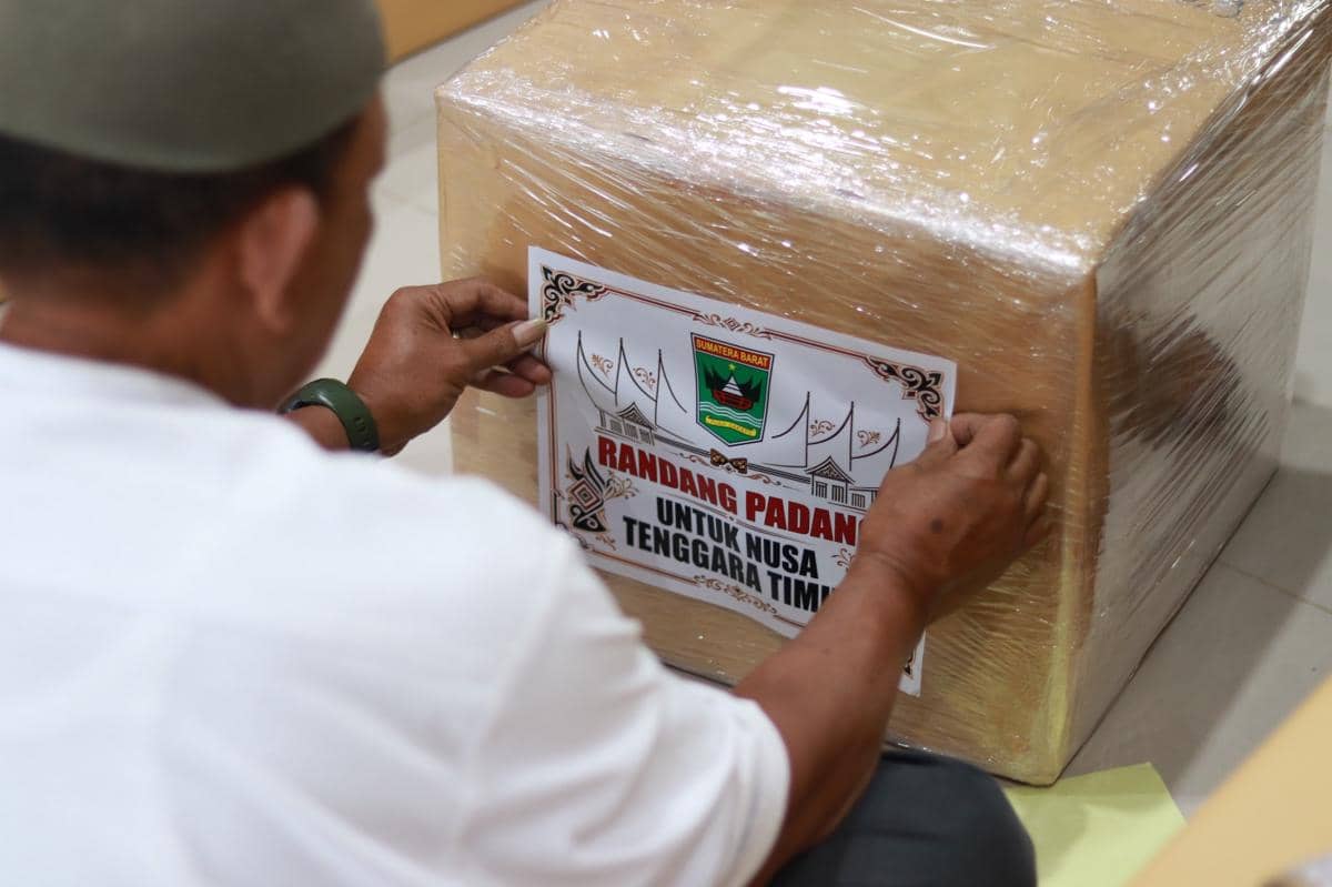 Pemprov Sumbar Kirim 1 Ton Rendang untuk Korban Gempa NTT