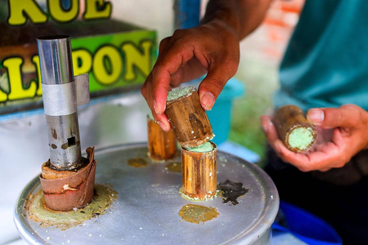 5 Kuliner Suku Asli Indonesia yang Masih Memakai Teknik Masak Kuno