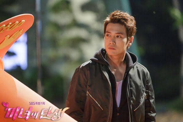 Joo Sang Wook tampil dalam drama Korea Birth of a Beauty produksi SBS dengan ekspresi serius.
