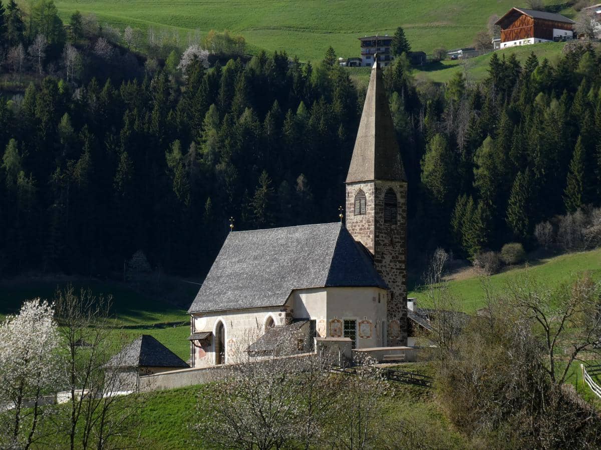 Gereja Santa Maddalena menjadi ikon di Desa Santa Maddalena.