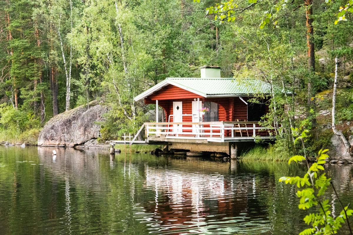mökki di tepi danau