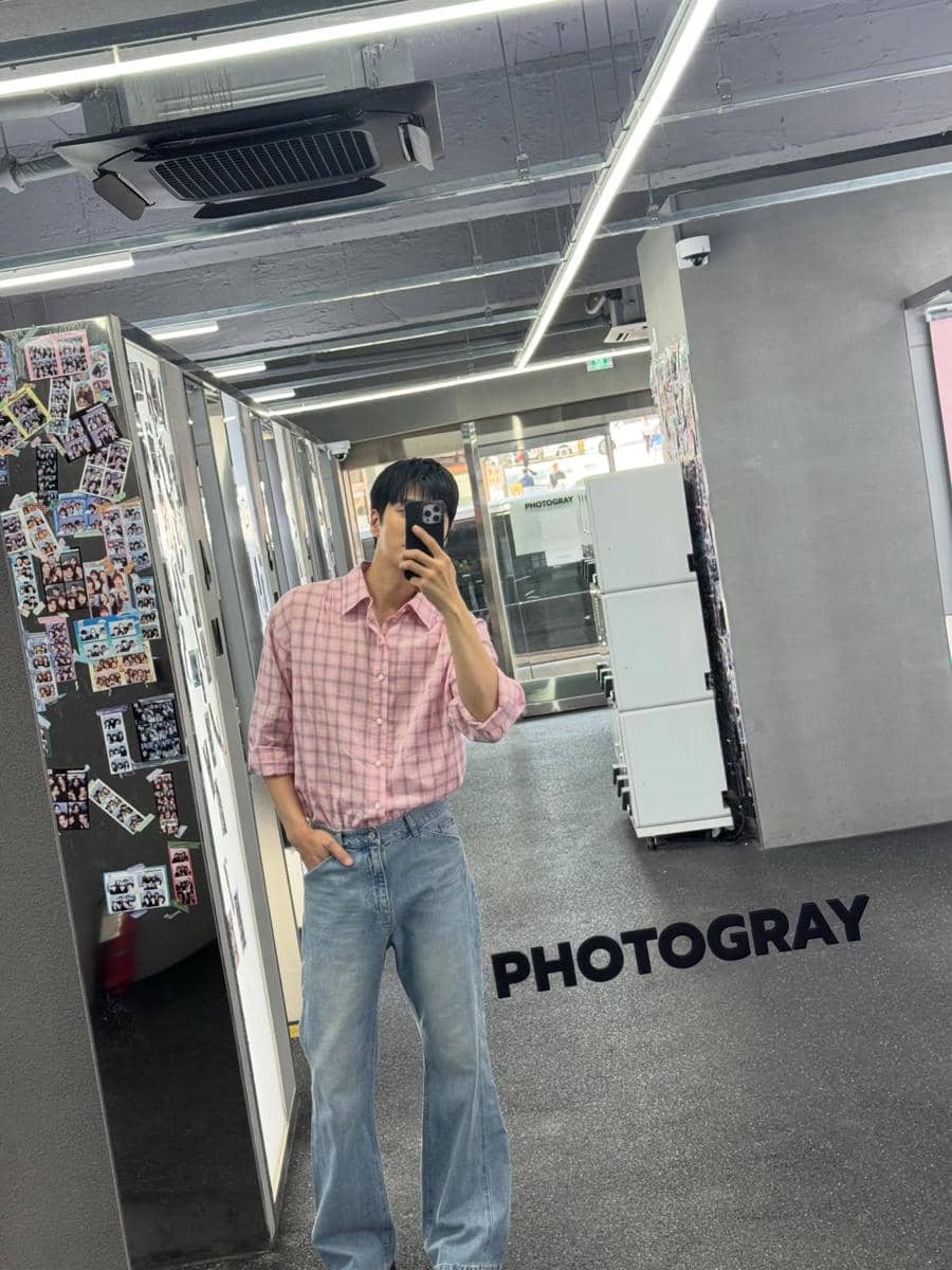 pesona Ahn Bo Hyun dengan gaya kasual