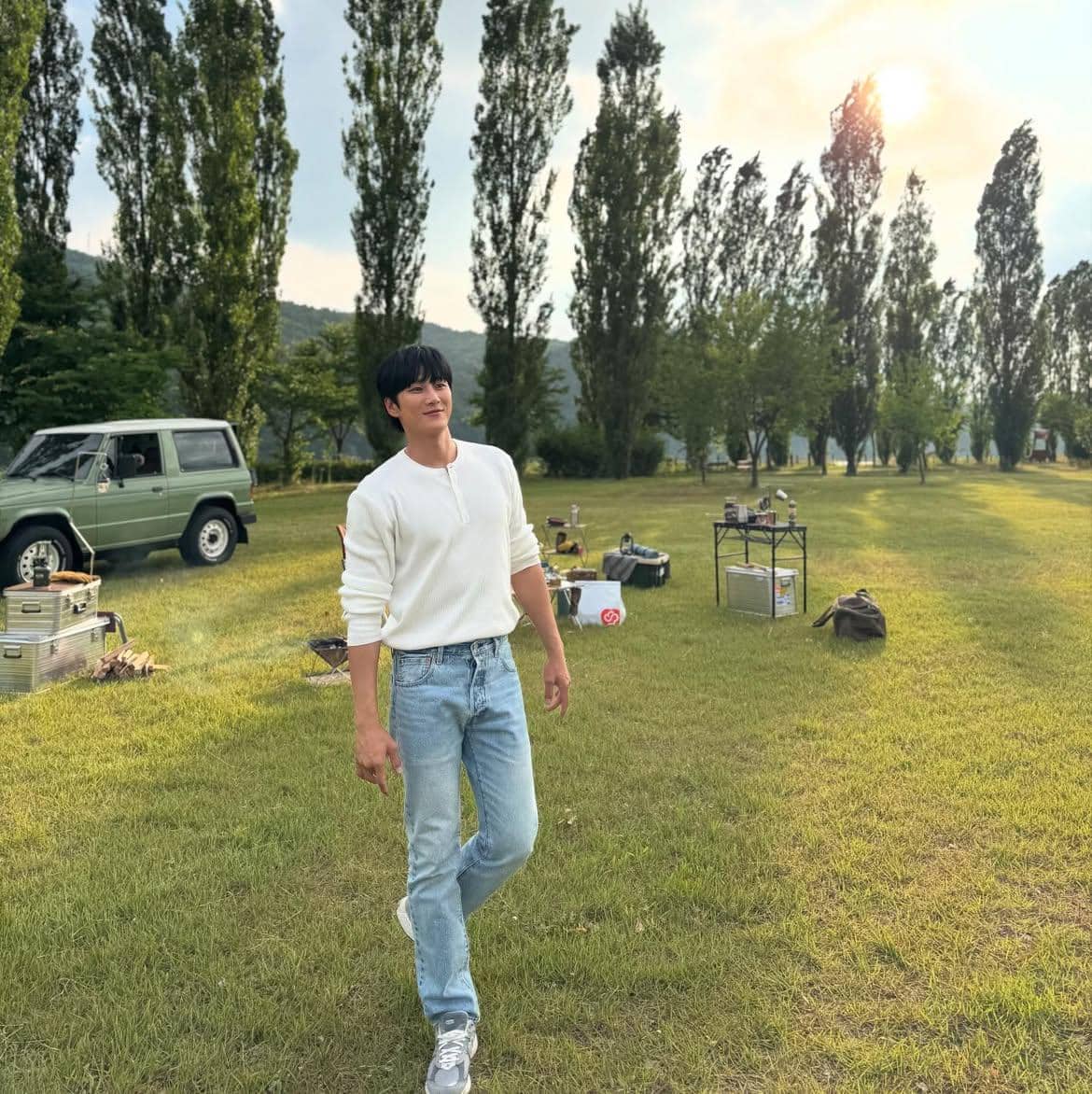 pesona Ahn Bo Hyun dengan gaya kasual