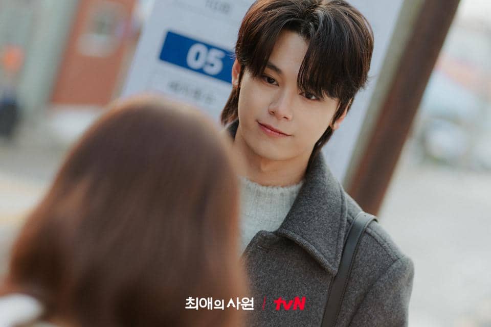 Kolase still cut drama Korea My Bias, My Boss produksi tvN yang menampilkan cuplikan adegan para pemerannya.