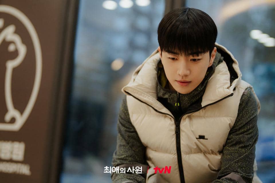 Potongan adegan drama Korea My Bias, My Boss yang dirilis tvN, menampilkan momen antara para karakter utama.